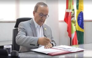 Jorginho Mello anuncia mudança no comando PMSC 