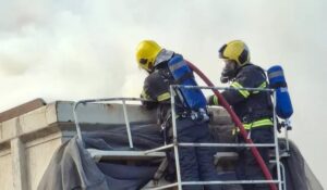 Caminhão da Comcap pega fogo no Itacorubi 