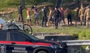 Polícia aborda 20 pessoas e recupera bicicleta furtada