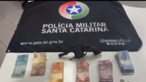 PM captura trio suspeito de assalto em São José
