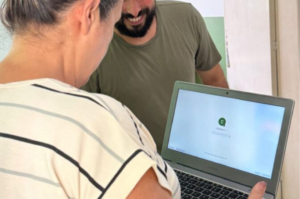 Notebooks são entregues para escolas municipais