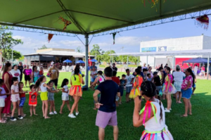 Folia, brincadeira e samba animam Carnaval no Parque