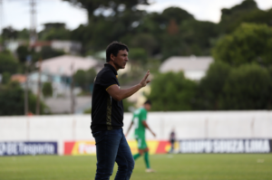 “Jogadores não são máquinas”, diz Zé Ricardo