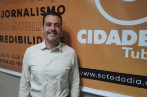 Prefeito de Tubarão concede entrevista na Cidade FM