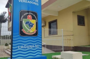 Justiça manda suspender sessão em Laguna