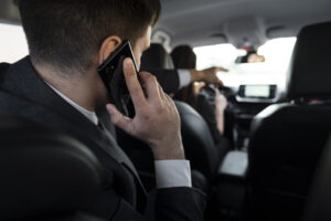 Lei facilita competição entre táxis e carros de app
