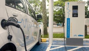 Celesc amplia rede de eletropostos em SC até 2025