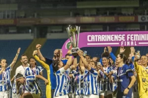 Avaí Kindermann estreia na A2 contra o Santos