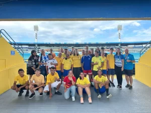 Avaí recebe atletas da APAE em visita especial