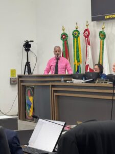Vereador cobra melhorias urgentes em via de Palhoça