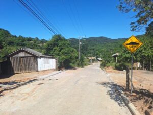 Capital conclui melhorias em via no Pântano do Sul