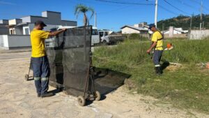 Mutirão de limpeza é realizado em loteamento