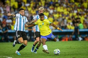 Brasil e Argentina se enfrentam no 110º clássico