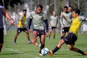 Figueirense se prepara para estreia no Brasileiro
