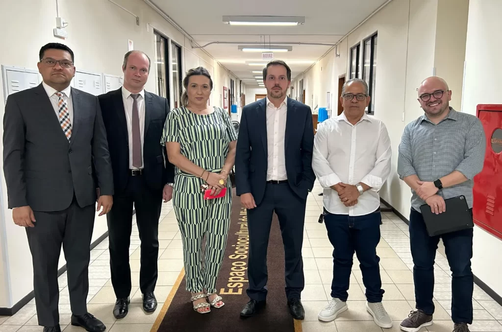 Representantes da AMBAC, reivindicando ações no estacionamento rotativo no Comerciário