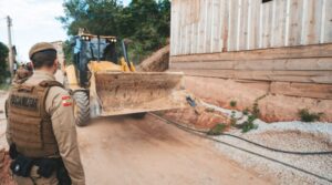 Operação em Biguaçu desmantela construções irregulares