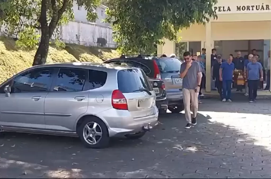 Cerimônia de despedidas da jovem Thamy, em Lauro Müller