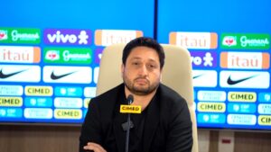 Arthur Elias convoca seleção para amistosos nos EUA