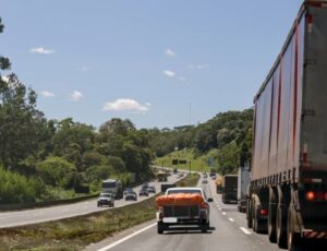 BR 101 tinha mais de 31 km de filas ao meio dia