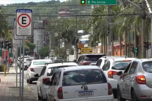 Carro danificado no Rotativo: de quem é a culpa?