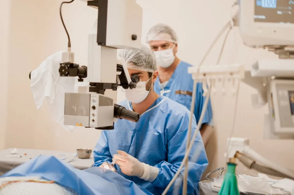 Cirurgias de visão dobraram nos últimos anos em SC