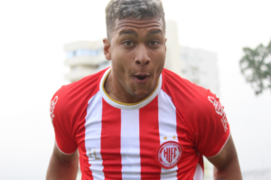 Hercílio Luz acerta empréstimo do meia Vitinho