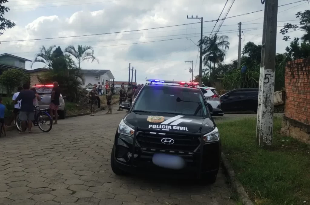 Polícia Civil no momento da ocorrência em Criciúma