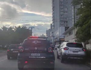 GM de Itajaí e PF prendem traficante foragido do RS