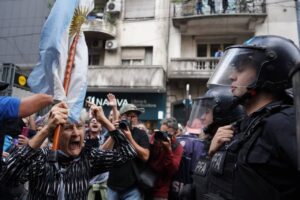 Convulsão social toma as ruas de Buenos Aires