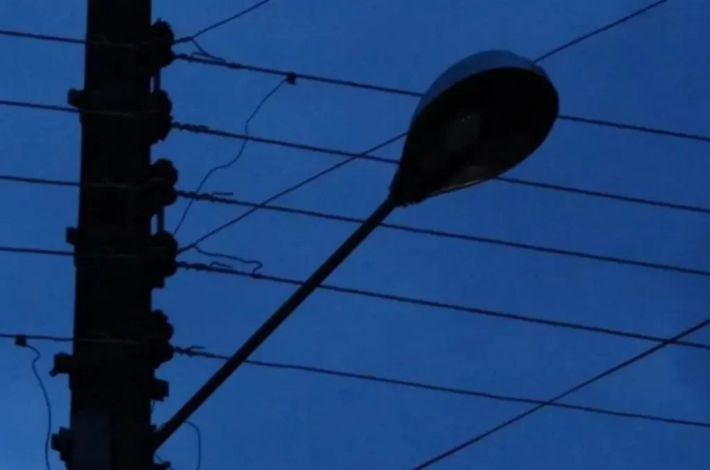 Homem faz ligação irregular de energia e acaba preso