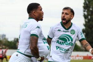 Chape vence Joinville e vai para a final do Catarinense