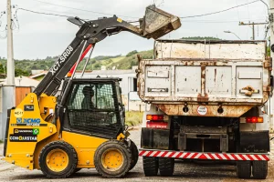 São José intensifica limpeza de ruas com máquinas
