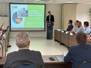 Reunião em Florianópolis discute crescimento e obras