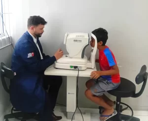 São José entrega 90 kits de óculos a estudantes