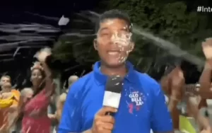 Repórter é agredido e roubado ao vivo no RJ