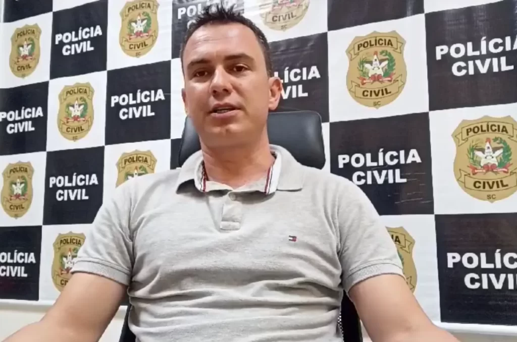Delegado Luís Otávio Pohlmann falando sobre o caso do corpo encontrado no Morro dos Conventos