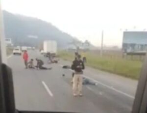 Motociclista morre em acidente e para a BR-470