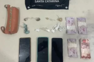 Mulher é presa suspeita de tráfico em Araranguá