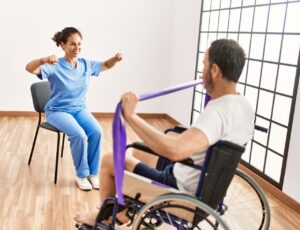 PCDs têm pilates gratuito em Balneário Camboriú