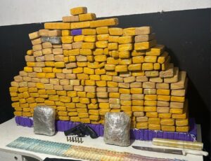 PM apreende 200kg de maconha em Itajaí