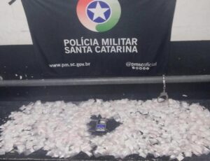 PM estoura “disk entrega” de cocaína em Itajaí