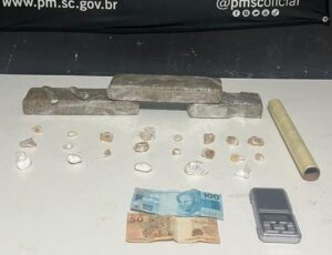 PM prende mulher por tráfico em Itajaí