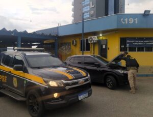 PRF recupera em Itapema carro roubado em SP