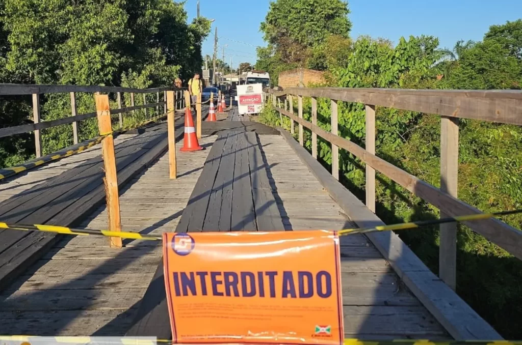 Ponte interditada entre os bairros São Francisco e Imperatriz