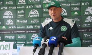 Chape e Joinville disputam semifinal do Catarinense