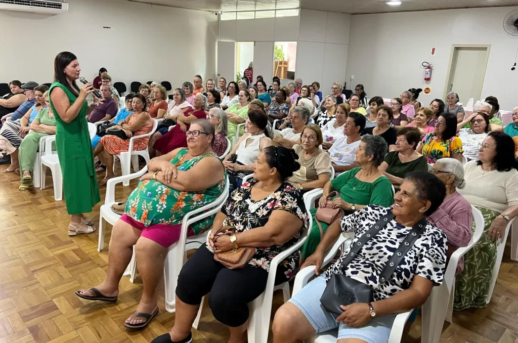 Participantes dos Clubes de Mães e Terceira Idade de Siderópolis durante atividades promovidas pela Afabess