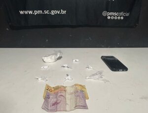 Suspeito de tráfico é pego em fuga por Itajaí