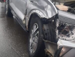 Suspeitos de tráfico batem carro durante fuga em BC