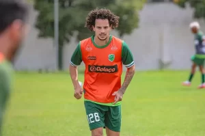 Tigre de olho em três posições para reforços
