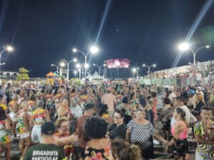CarnaRincão: 1º dia reúne milhares no calçadão